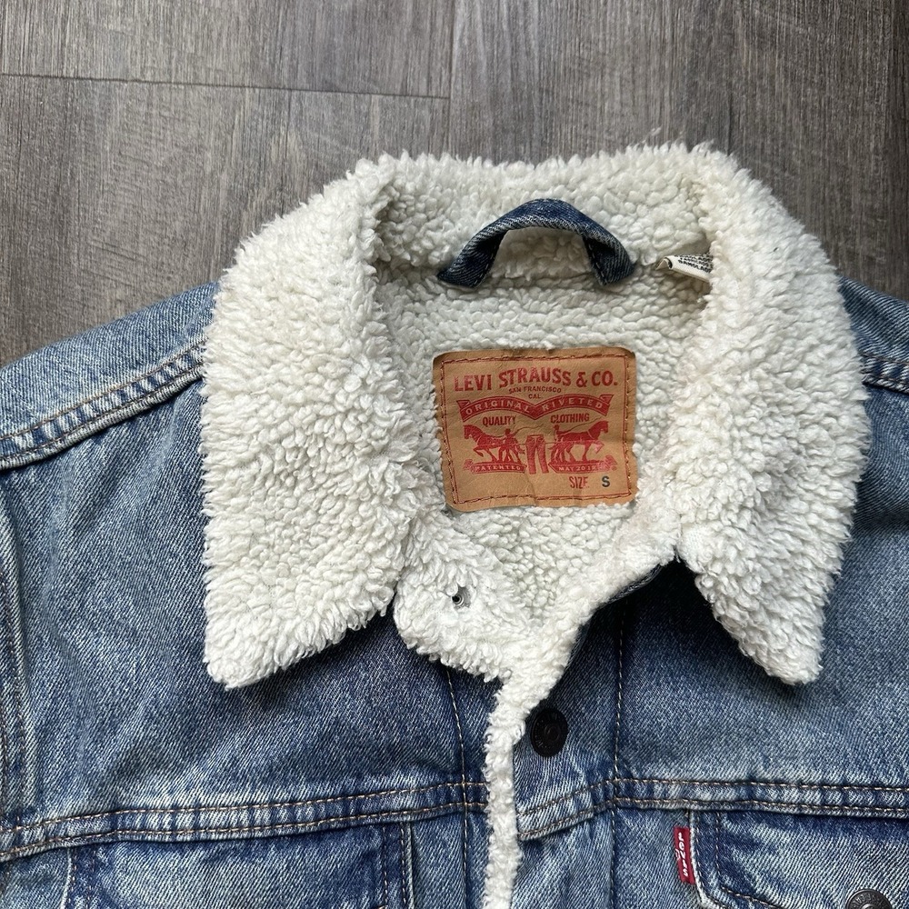 Levi's Denim Trucker Jacket with Sherpa – Classic Jean Jacket – Button Front S‎ - Picture 3 of 8